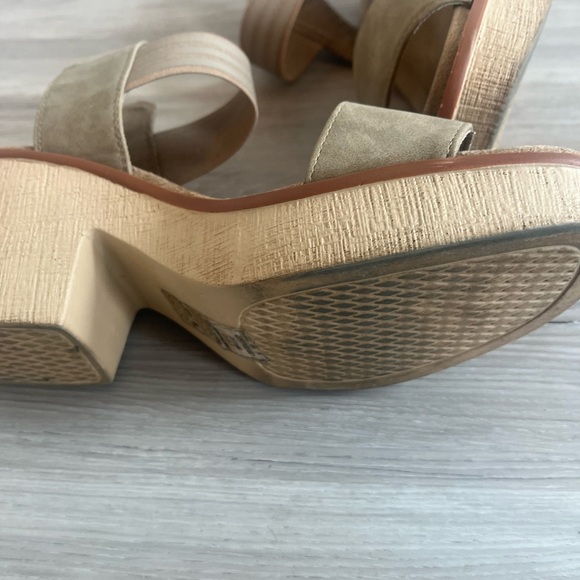 Pierre Dumas 9 Brown Platform Sandals - Picture 6 of 7